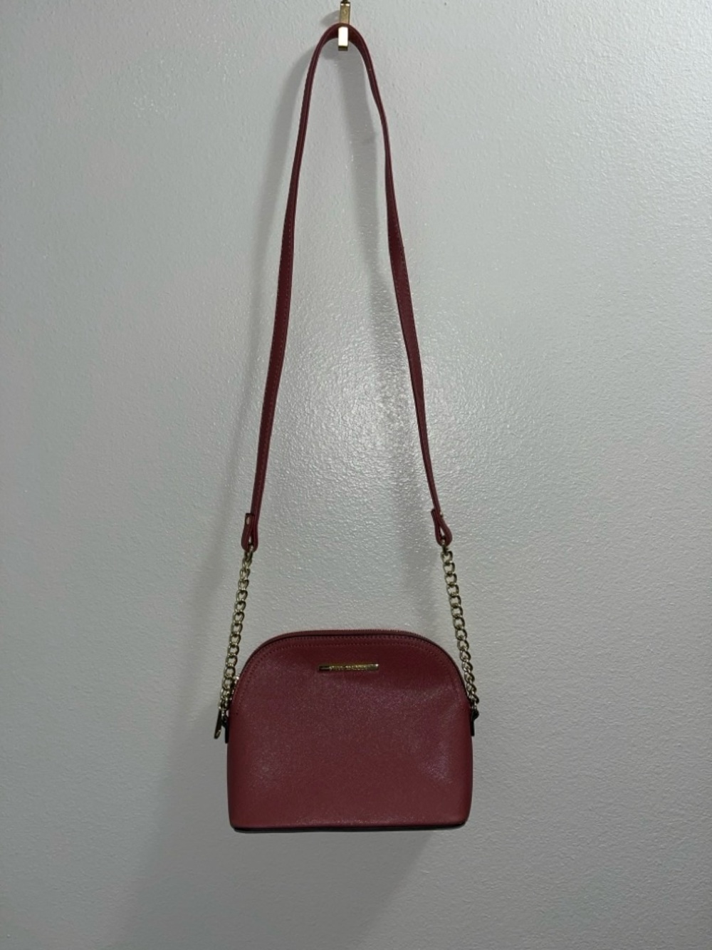 Women’s Crossbody Bag in Burgundy - Classic Everyday Style
